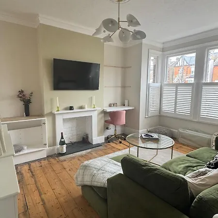 Private One Bedroom Apartment & Garden